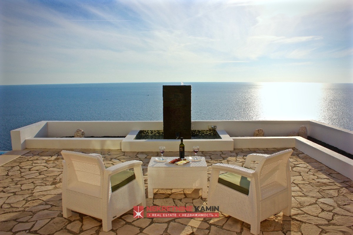 Modern Villa with Pool, 100 m from the Sea, Dobre Vode, Bar